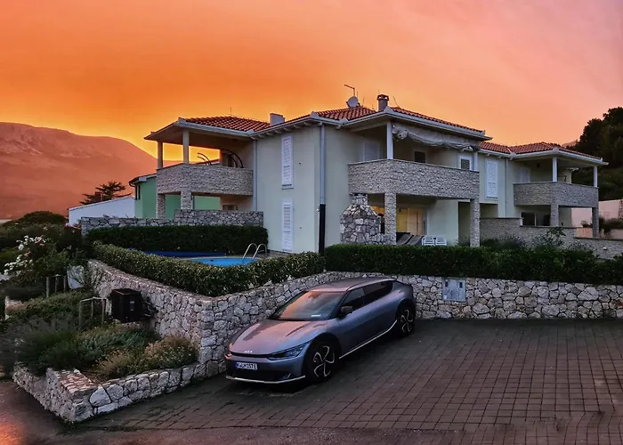 Dom wakacyjny Mit Meerblick & Pool In - Villa-planina